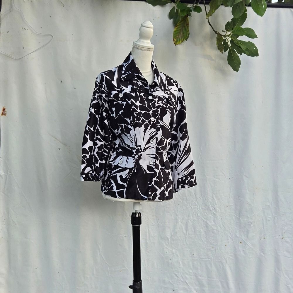 Southern Lady Monochrome Floral Blouse